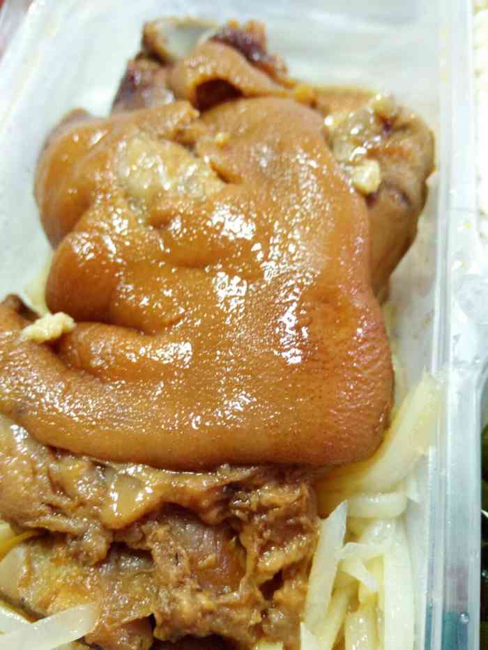 客家正宗隆江猪脚饭"味道还不错,份量也很足,刚好吃饱[调皮.