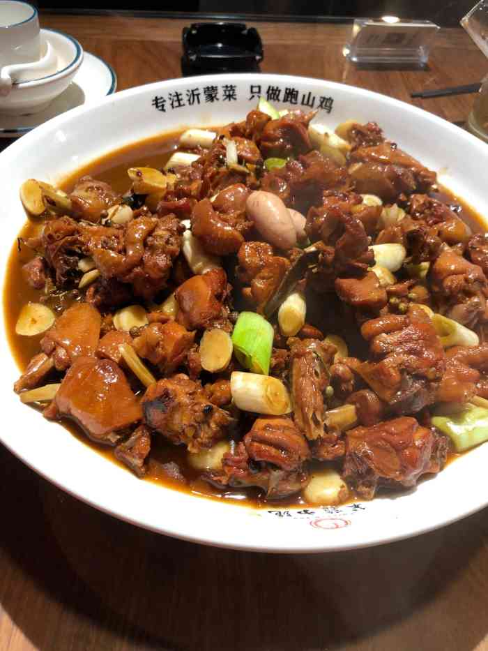 笨鸡小跑·沂蒙菜·炒鸡(总店"笨鸡小跑在临沂一直很出名,分店也是