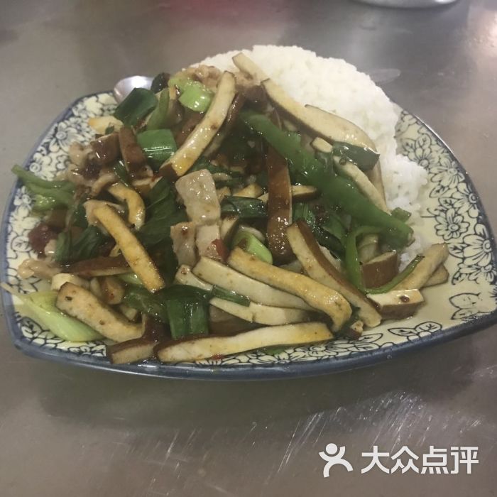 现炒豆干肉丝盖饭