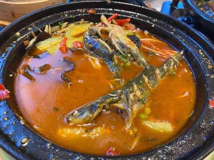 陶德砂锅居(介福路店"遂宁陶德砂锅的二店,位于河边,两层楼,上.