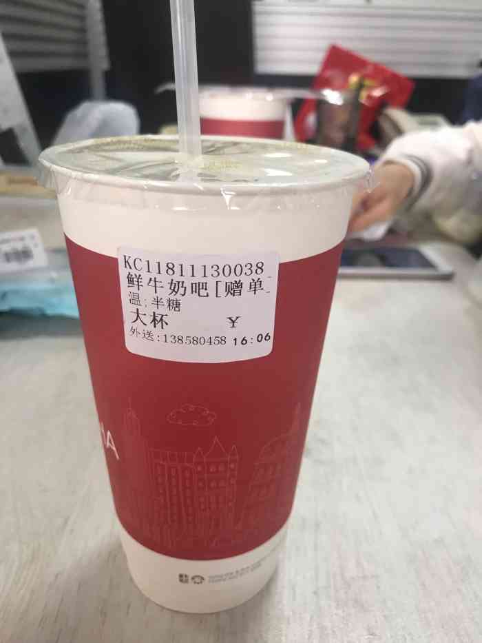 打分 第一次喝他们家的热牛奶还不错,推荐你们尝试去喝,他们家的奶茶