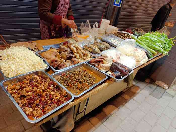 雷师傅夜市小炒-"每道菜都入味 重庆地道街边小吃 太.