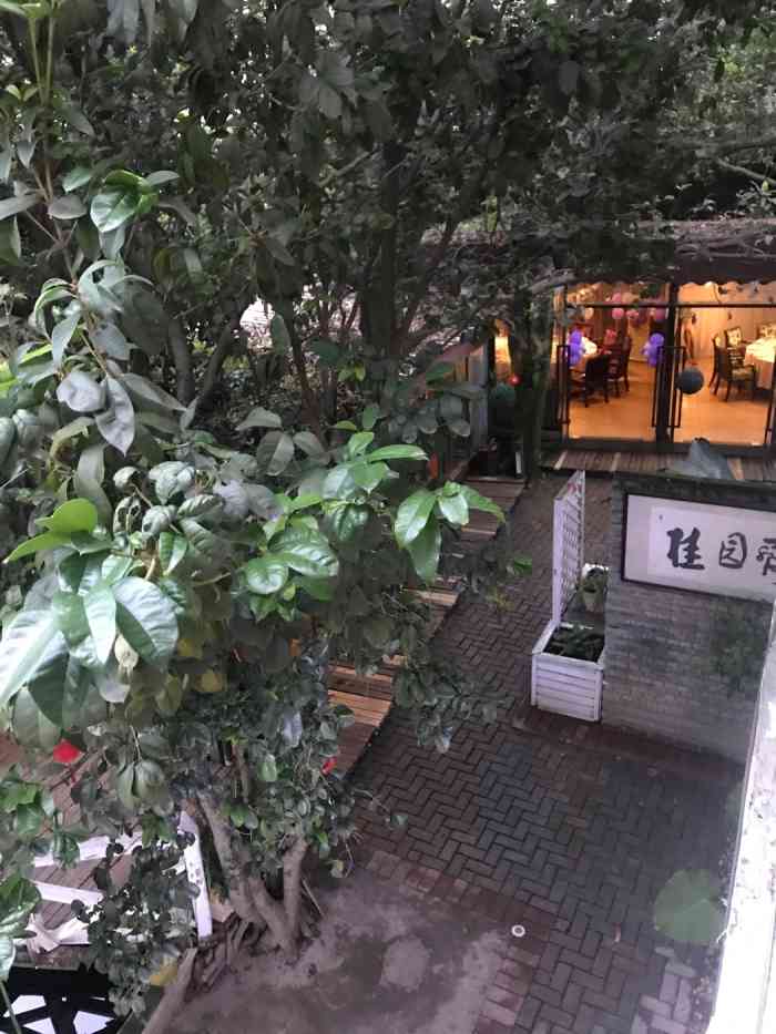 华侨新村是私房菜的聚集地,桂园29延续华侨新村一派的风格,包厢多