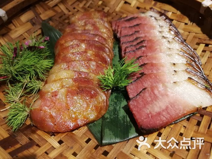 青城山腊肉香肠双拼