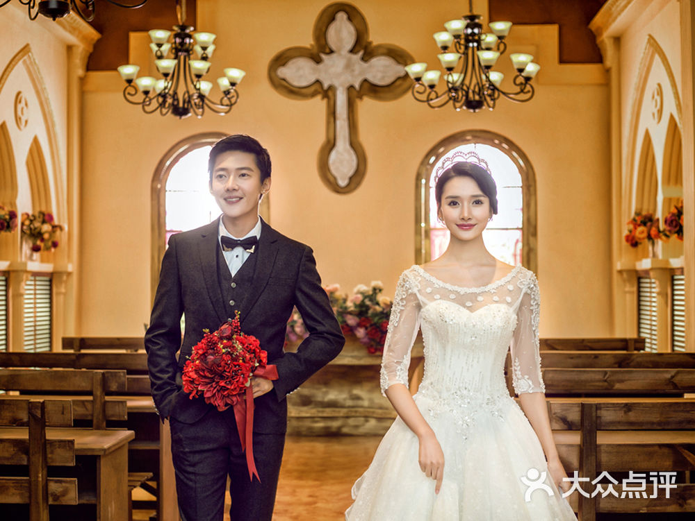 成都伯爵婚纱_伯爵婚纱摄影(2)