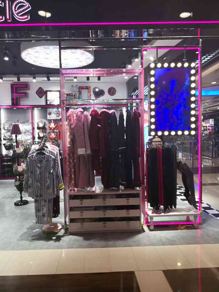 fandecie(凯德广场店)-"【vip天天抽】这家芬狄诗专柜在火车南.
