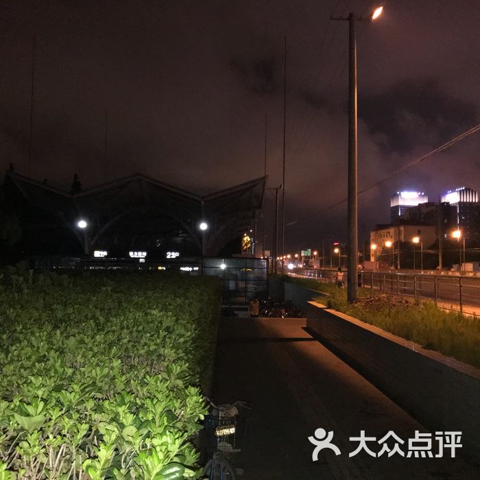 铁力路-地铁站