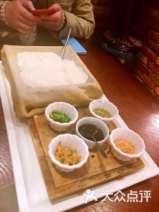 苗寨石磨豆腐_得撒石磨豆腐村豆腐宴_海鲜石磨小豆腐