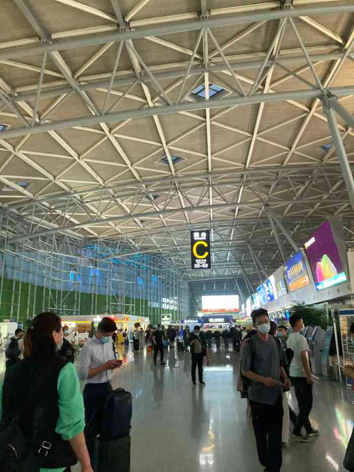 济南遥墙国际机场-航站楼-"遥墙机场,机场不大,出发口进来后,很简单.