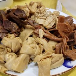 卤味拼盘怎么拼才好看 RtkIRJ5yxiF7nCT3nxiwTsLih9IrG66XwrGbZ_dA76Q9thrOHKCZqVapCs44Fv_zF5u7J_jS4MuCaeLAHD0KTg.jpg