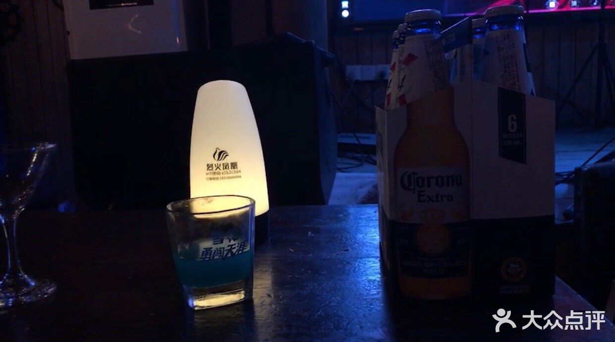 第一次去后海酒吧玩,天冷,没什么人,挺冷.-烈