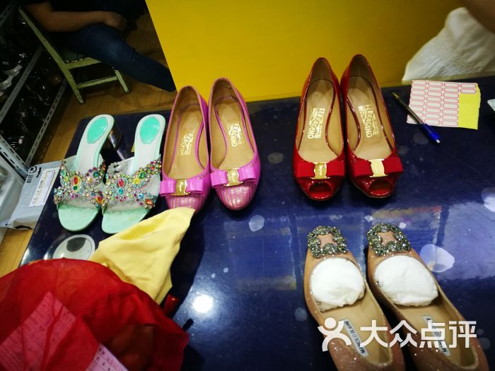 翰皇洗护杨杨修鞋洗鞋店