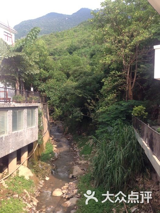 通红甸太极鸳鸯温泉