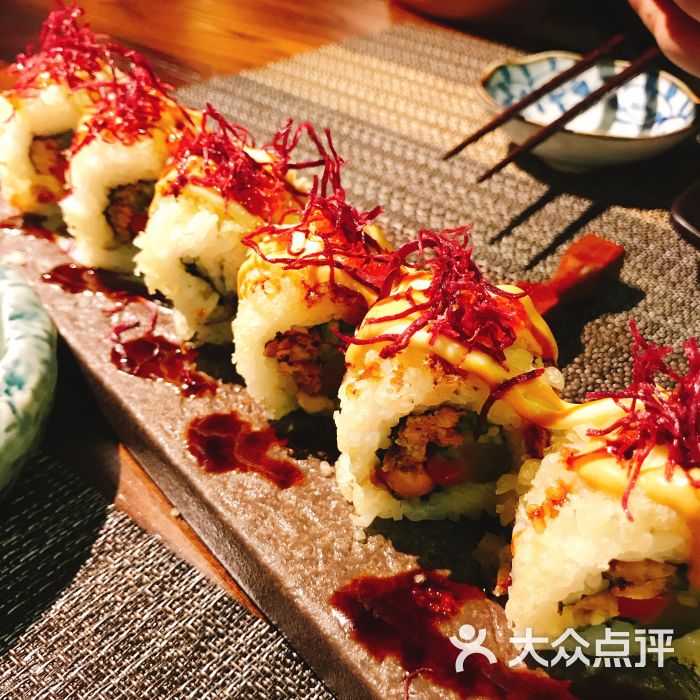 店的位置在雁南路海港城九街里,地方还算比.