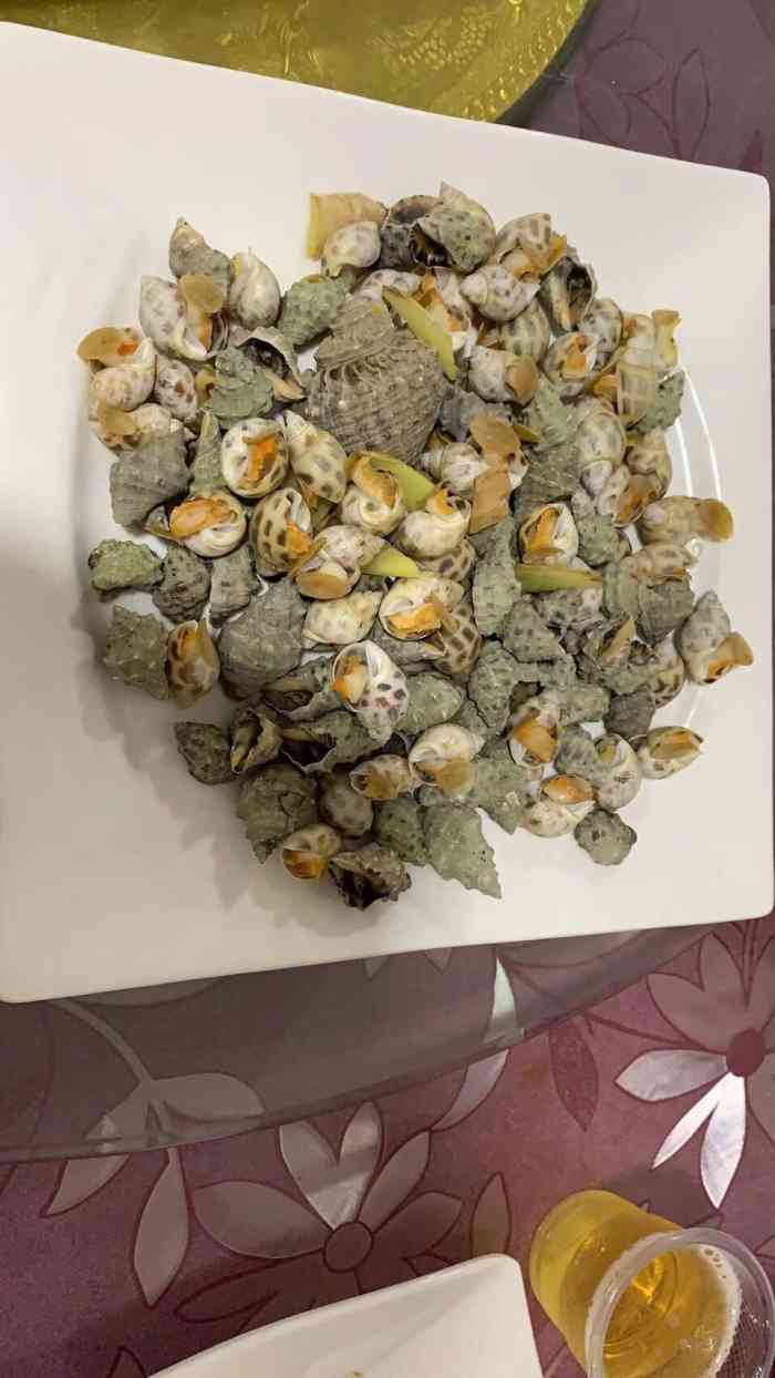 辉煌海鲜餐厅"来漳州港玩,路边看到路牌,想着说第一次来.