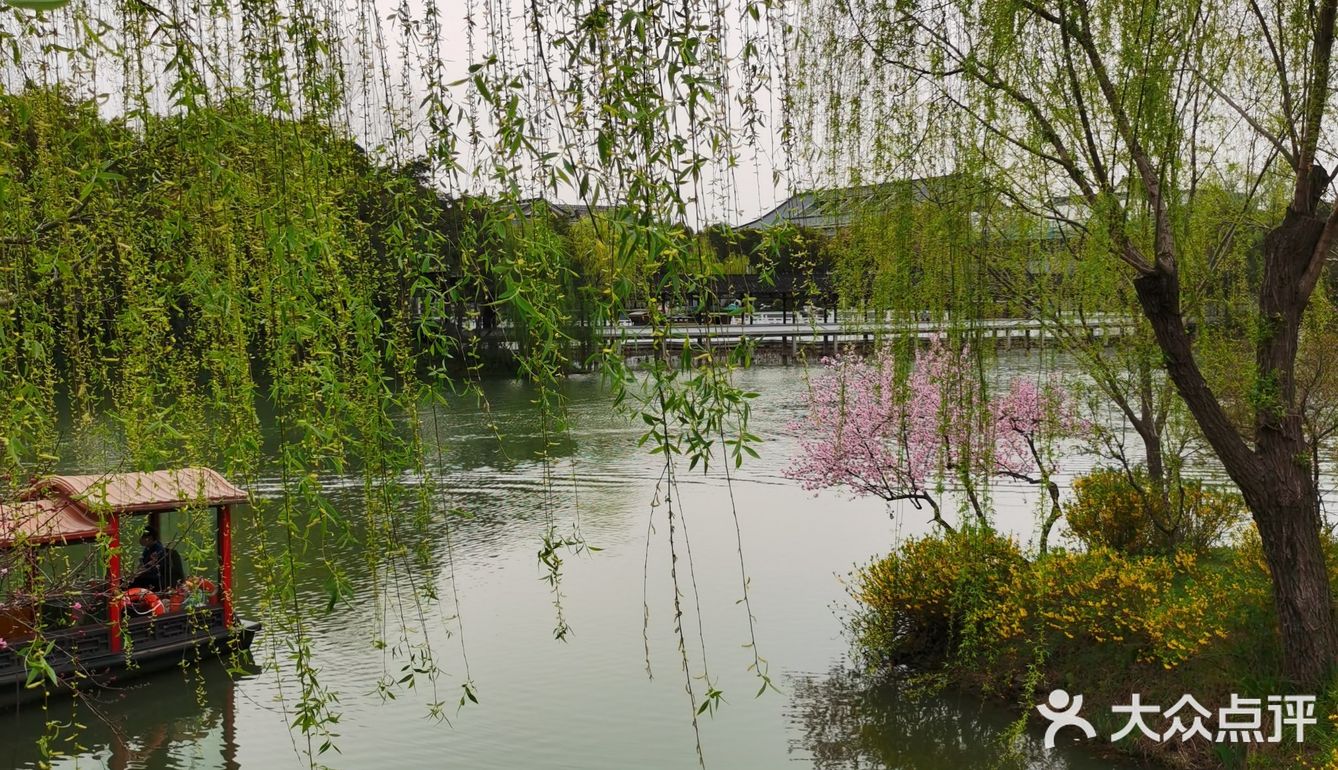 小桥流水,亭台楼阁,真是一片江南好风景!