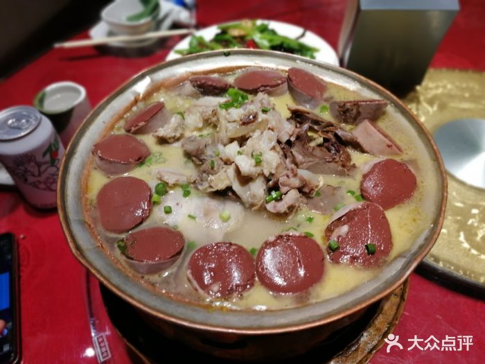 铜锅酸菜白肉血肠