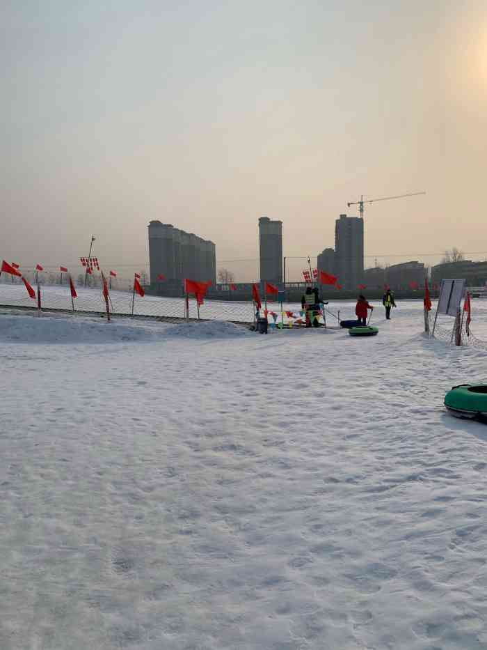 大午滑雪场-"大午温泉度假村里面的滑雪场,虽然不大,.