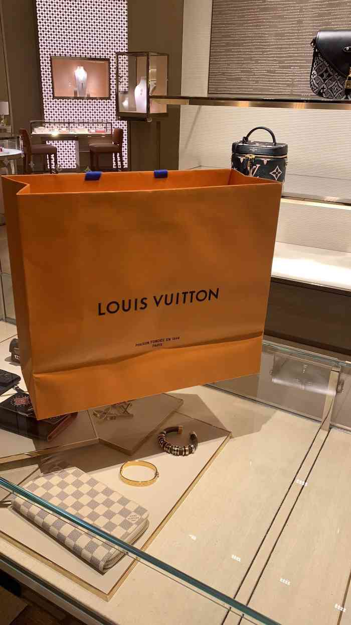 lv路易威登(德基广场店)-"lv真是什么时候都在排队啊 7115胖丁说