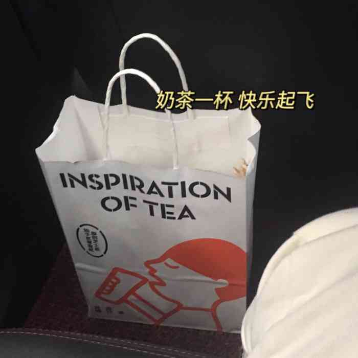 喜茶的袋子也换了,上面两个大大的"喜茶"汉字 「多肉葡萄」作为店铺里