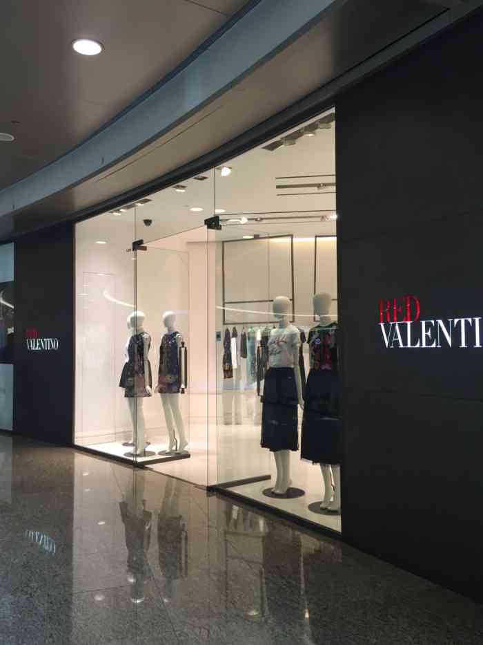 red valentino(万象城购物中心店)-"华伦天奴的服装店