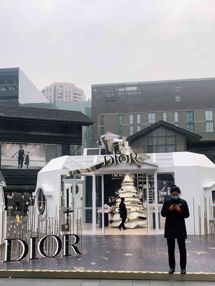 dior全球旗舰店(成都远洋太古里店)-"朋友发的迪奥活动,太古里摆展 搭