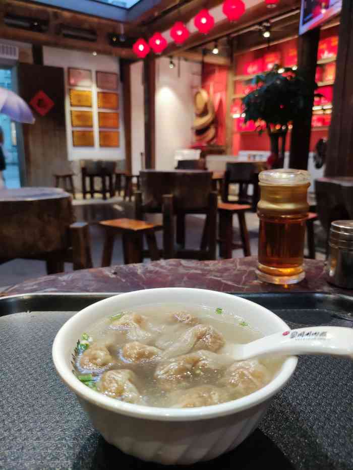 同利肉燕老铺(三坊七巷店)-"一家店面小到出乎意料,名气大到下巴惊掉