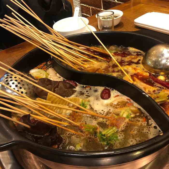 龙师兄砂锅串串香(淡水一分店)-"串掌门砂锅串串香 ;.