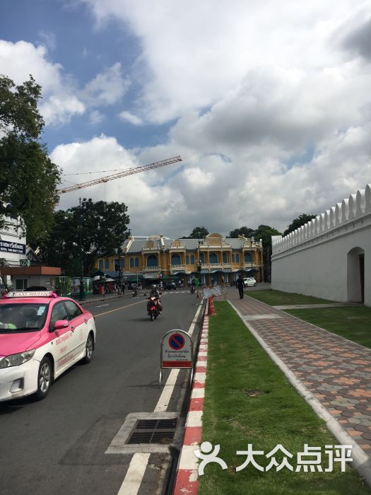 泰国的天气属于热带气候,一会就下雨,一会.-大