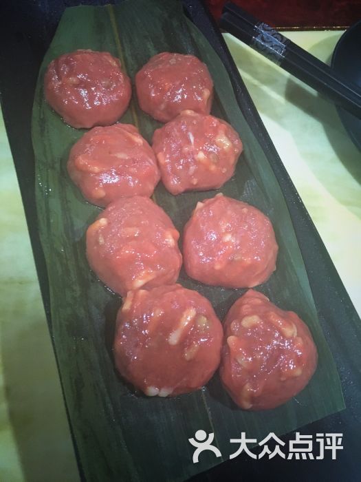 晚上很晚出来吃晚饭加夜宵,这家还开着,看.-牛