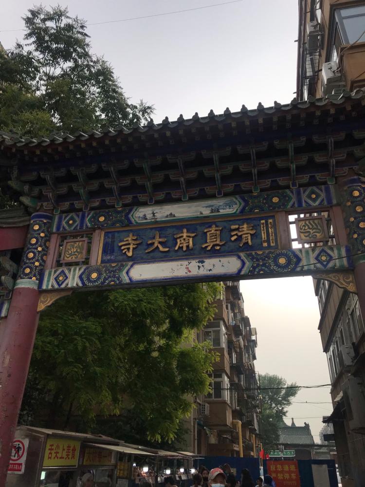 开在西北角南大寺牌坊下一老店了每次来每次都排队但是老板手脚利落拿