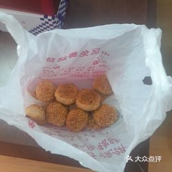 翠桥路 唐山正宗棋子烧饼作为鲜肉月饼爱好者,在唐山鸿宴饭庄品尝过