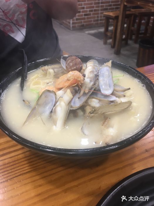 台州老六面馆蛏子海鲜面图片 第2张