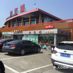 洪泽湖服务区停车场