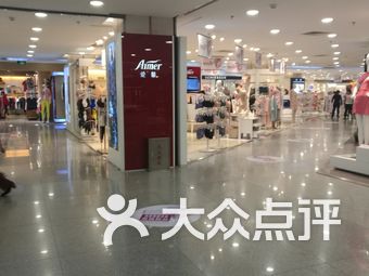 内衣店服务员_在内衣店服务员帮忙穿(3)