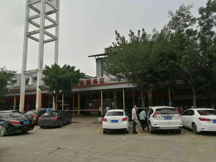 是广西梧州市岑溪市和广东云浮市肇兴市的一个重要通道,这里的环境不