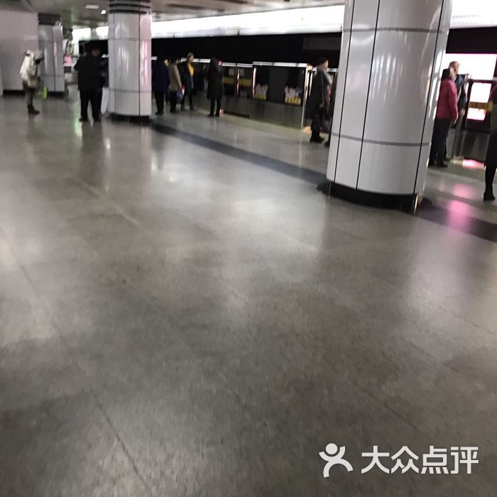 铁力路-地铁站