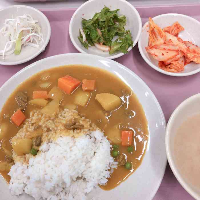 首尔大学学生食堂(63号楼"爱惨首尔大的食堂了 菜品种类多 小菜均.