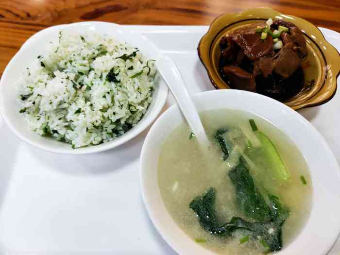 营养菜饭骨头汤"价格非常的实惠,菜品的肉质也非常的好.米.