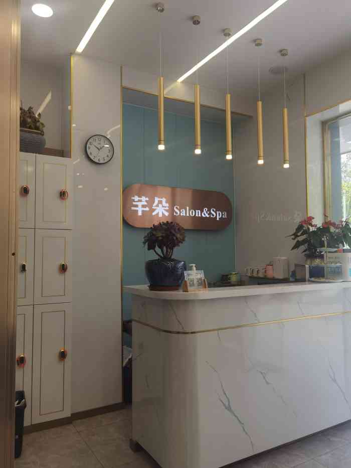 芊朵salon(金桥公园店"之前一直在老店剪头发,现在搬到台儿庄路这.