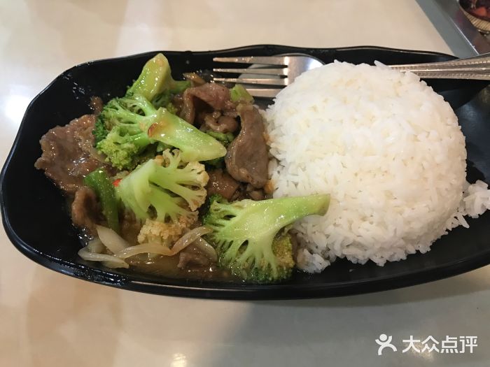 西兰花炒牛肉饭