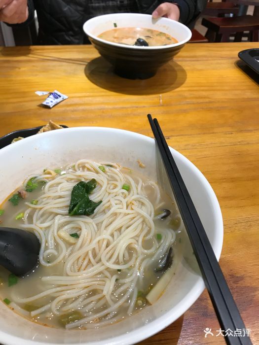 经常在小寨吃最后发现学校附近也开了家!其.