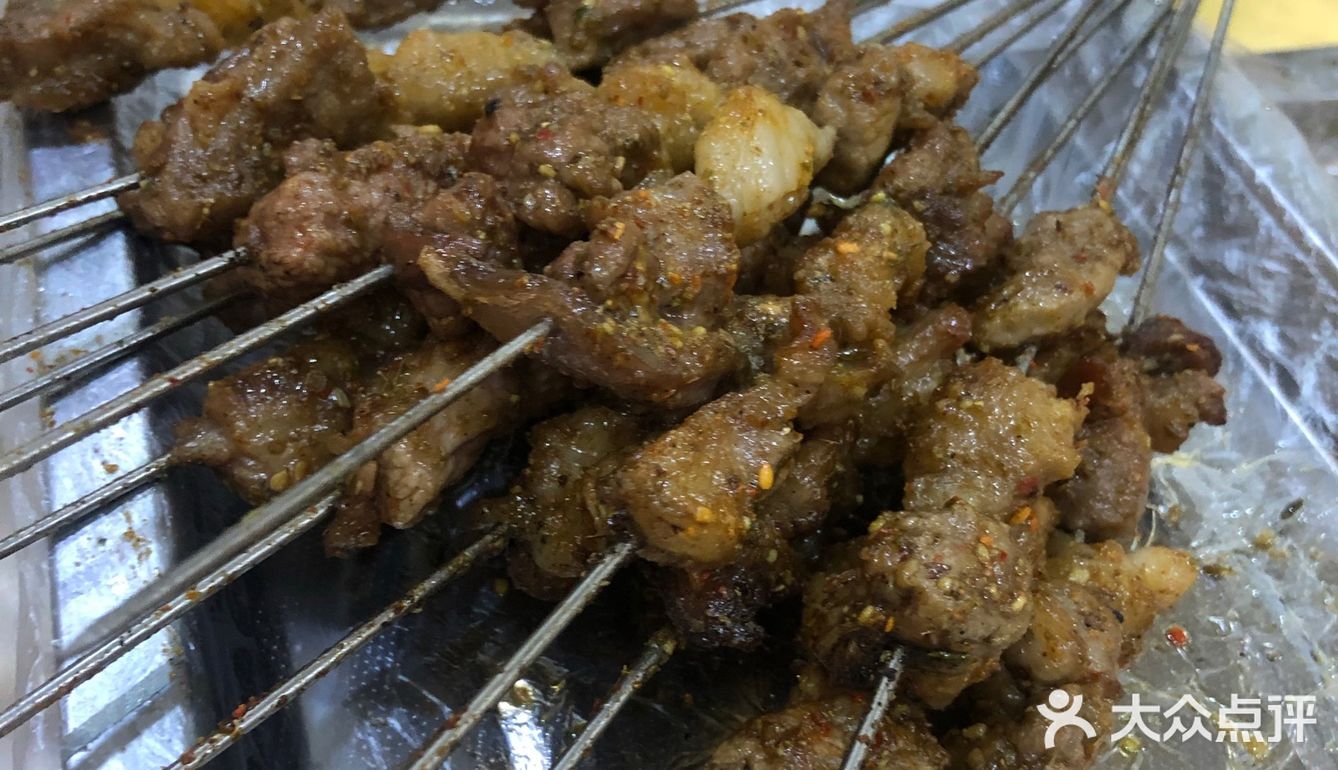请所有兄弟姐妹移步去徐州桥东烧烤,尝尝烙馍卷羊肉串