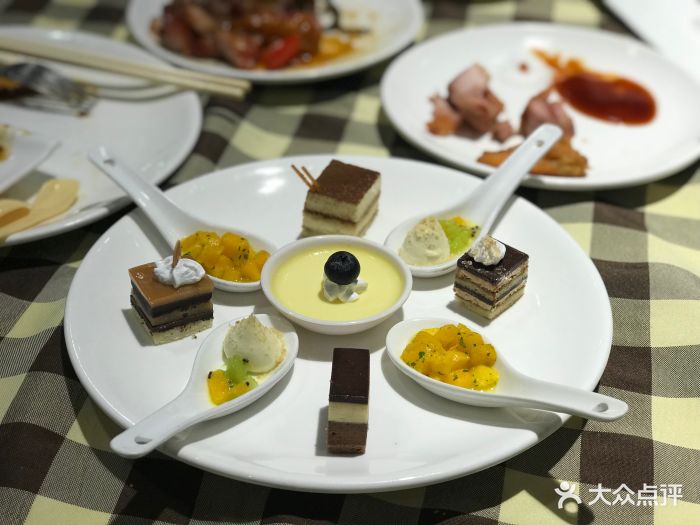 暑假的时候带孩子去长隆玩的,晚上去了情侣.