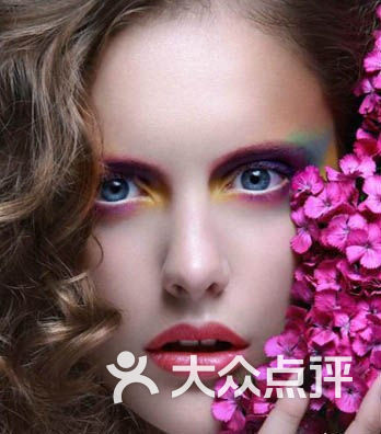 鑫益彩化妆美甲造型培训学校-学化妆学费多少