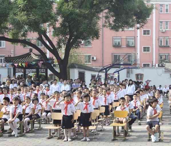 陶然亭小学-"现在是十五中的对口校,学校不大,每年级.