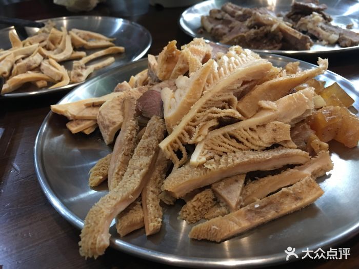谢大牛馆·黄牛骨中式牛排牛杂拼盘图片