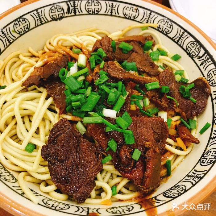 牛肉热干面