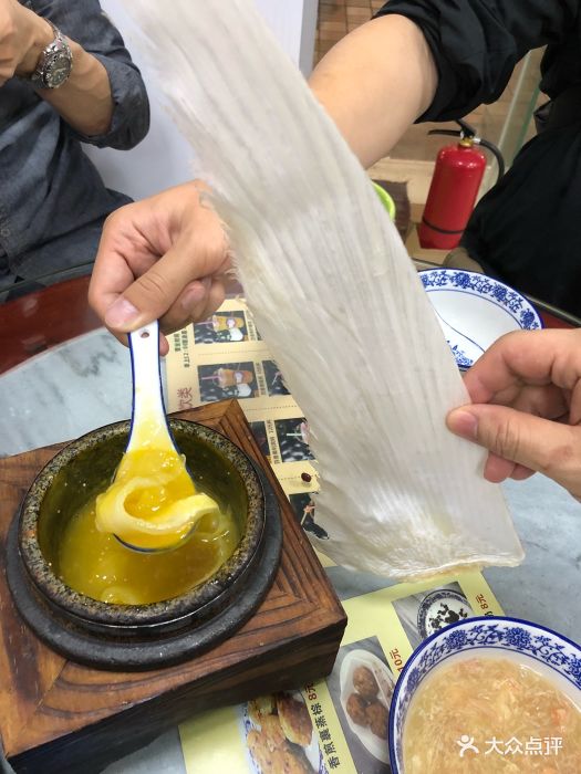 食盈碗仔翅金汤石锅翅图片 - 第1张