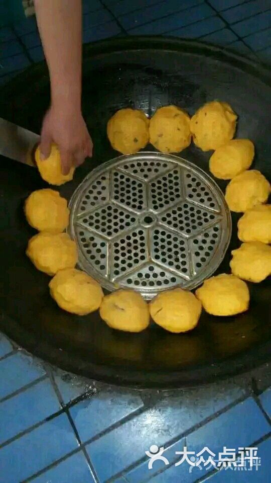 柴锅贴饼子